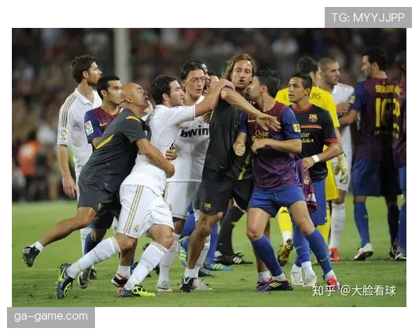 皇马强势登顶,连续问鼎欧冠彰显王者归来 皇马强势登顶,连续问鼎欧冠彰显王者归来