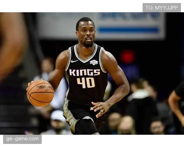 什克里尼亚尔本赛季防守表现稳健，为球队后防提供关键支撑