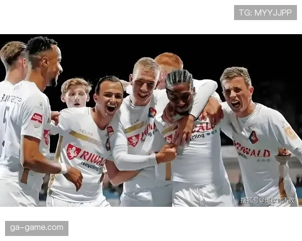 阿贾克斯关键比赛表现波动,对赛季竞争格局形成阶段性制约 阿贾克斯关键比赛表现波动,对赛季竞争格局形成阶段性制约