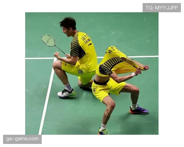 谌龙退役后住进月租五位数的训练基地，每天六点起床陪老婆遛弯