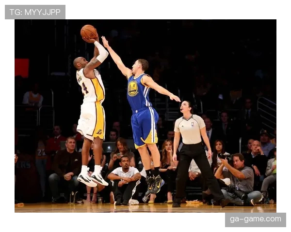 克莱·汤普森三分命中率提升明显 拉开湖人防线空间